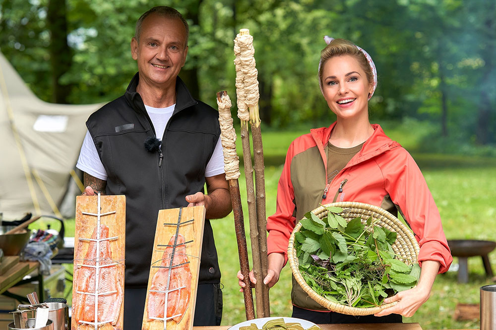 2 Personen outdoor cooking