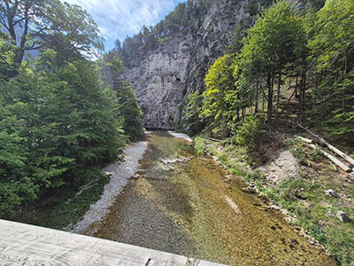 höllental-ausblick-von-wander-brücke-auf-schwarza