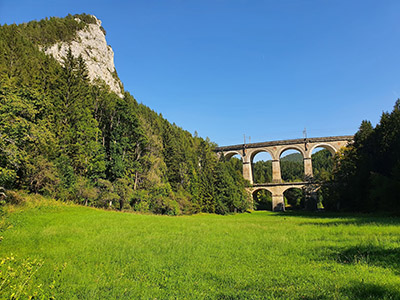 kalte-rinne-viadukt-westansicht-mit-polleroswand
