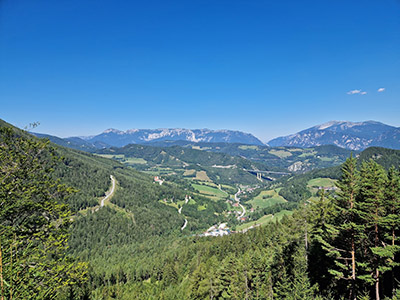 landschaft-von-sonnwendstein-richtung-rax-und-schneeberg